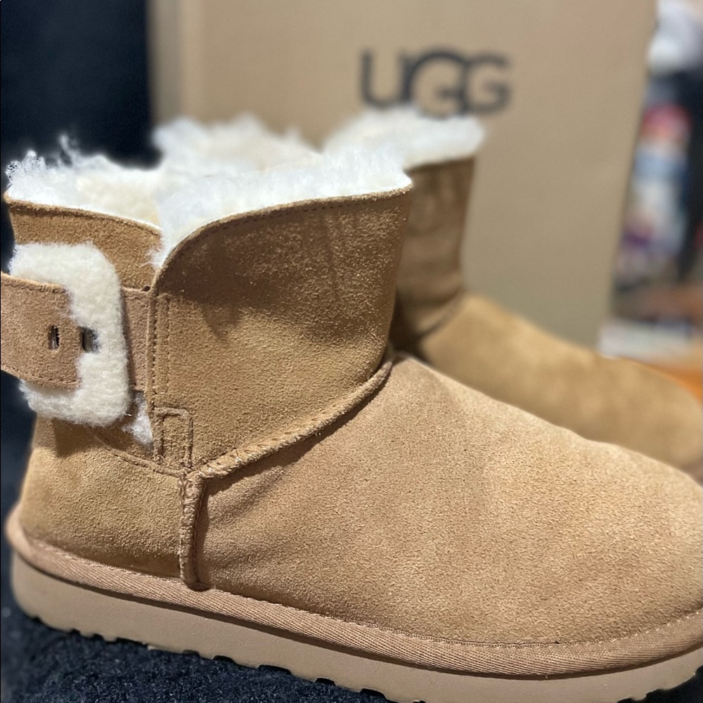 UGG Mini Bailey Fluff Buckle